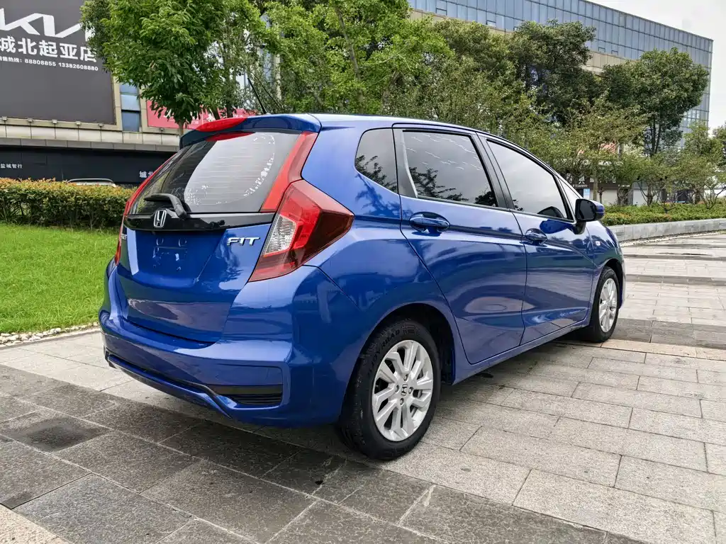 Honda Fit — фото 8