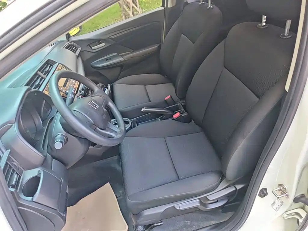 Honda Fit — фото 11