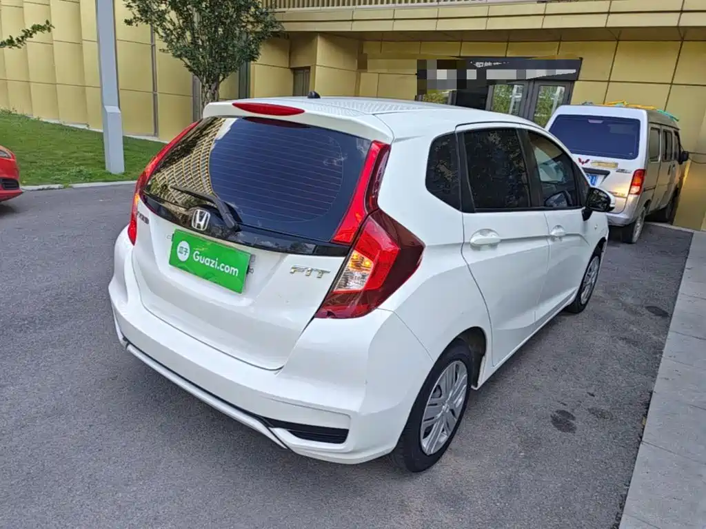 Honda Fit — фото 5