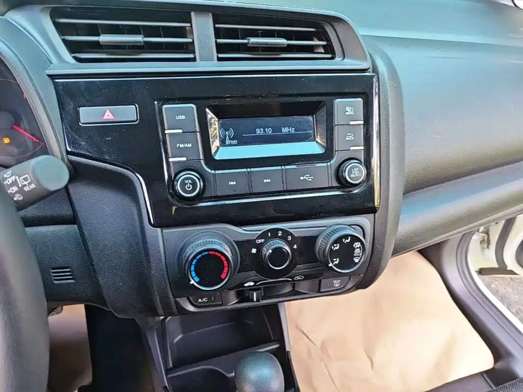 Honda Fit — фото 9