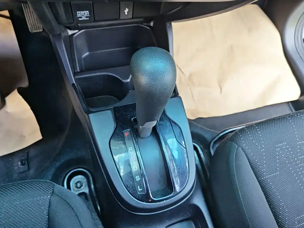 Honda Fit — фото 10