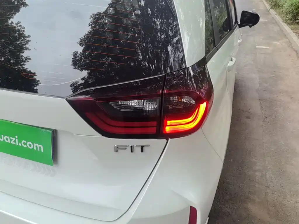 Honda Fit — фото 8