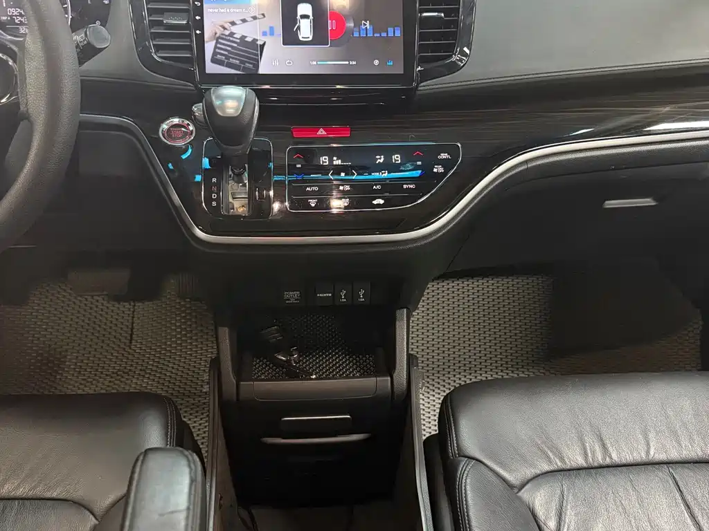 Honda Odyssey — фото 17