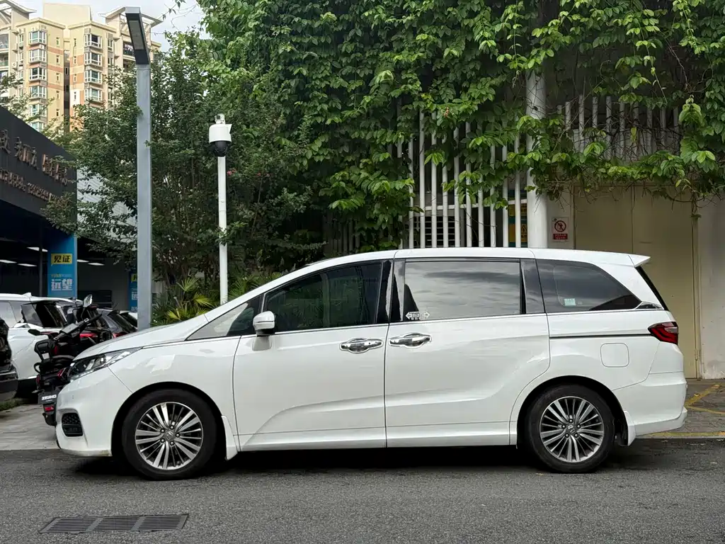 Honda Odyssey — фото 4