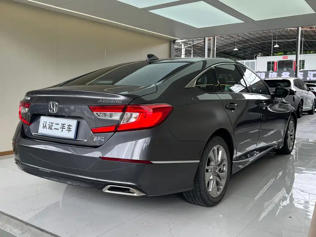 Honda Accord — фото 16