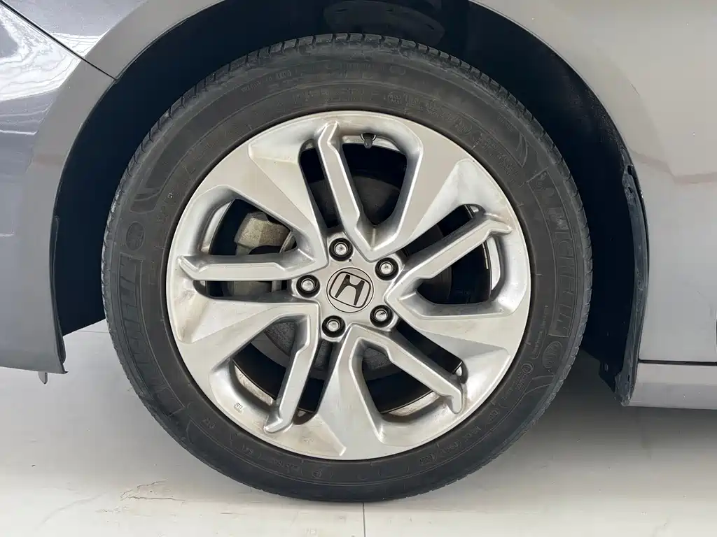 Honda Accord — фото 20