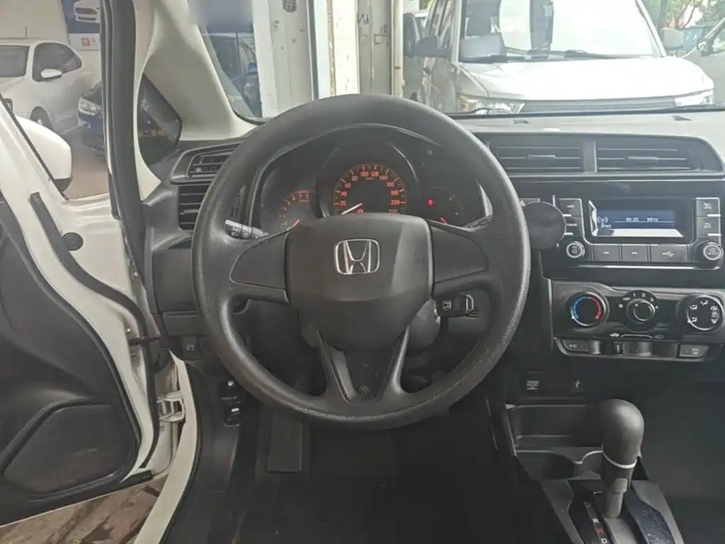 Honda Fit — фото 11