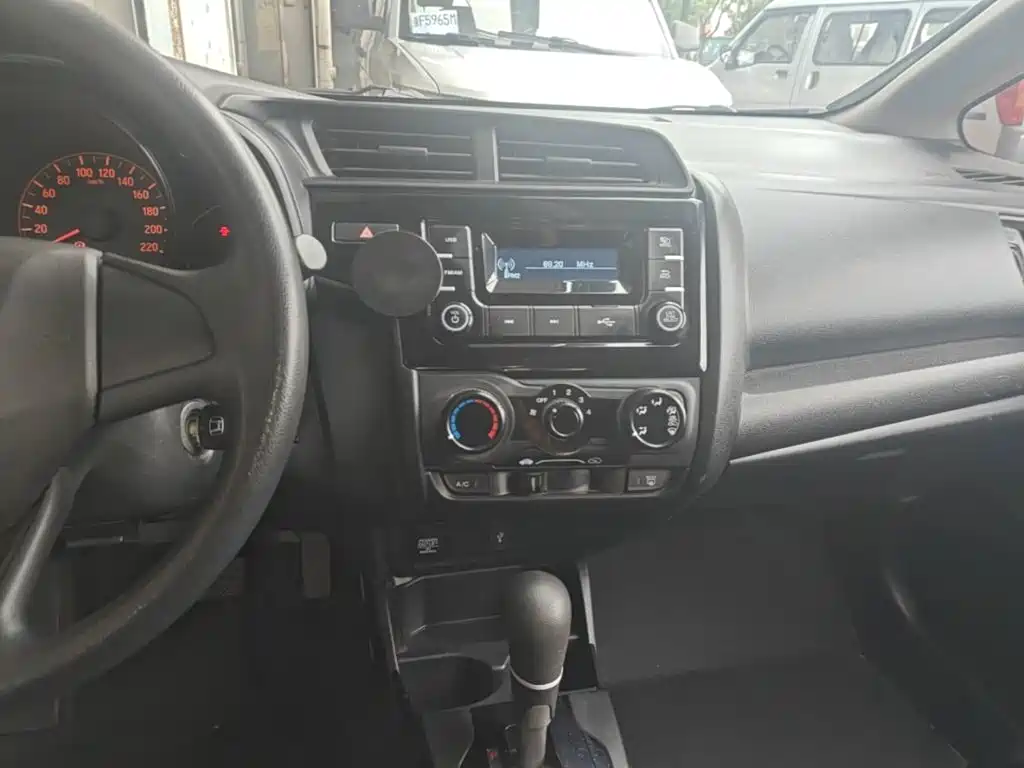 Honda Fit — фото 13
