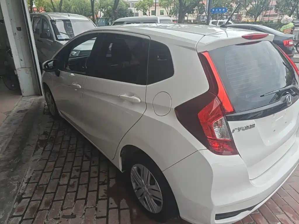 Honda Fit — фото 5