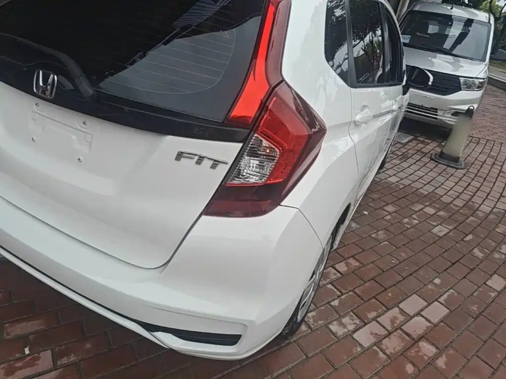 Honda Fit — фото 8
