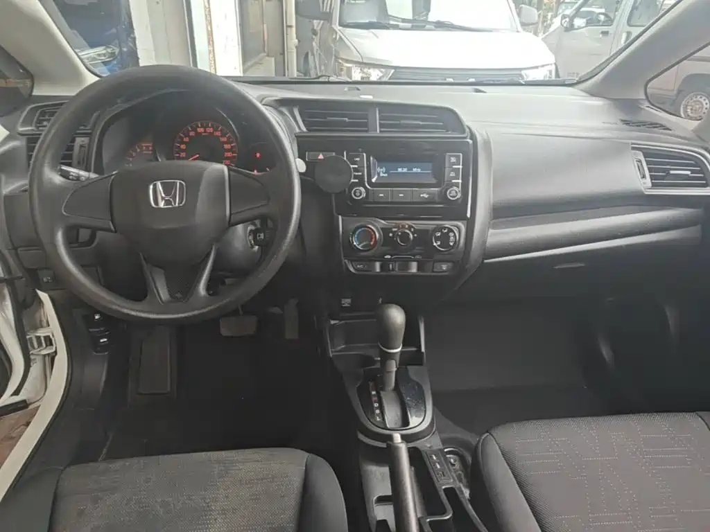 Honda Fit — фото 10