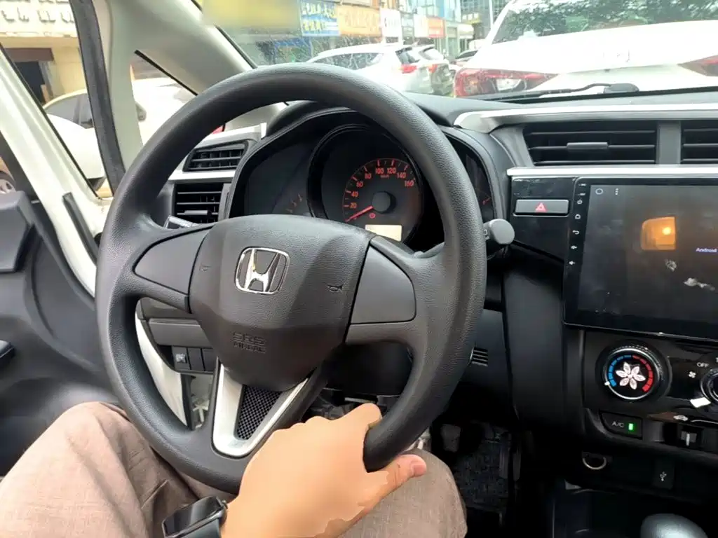 Honda Fit — фото 11