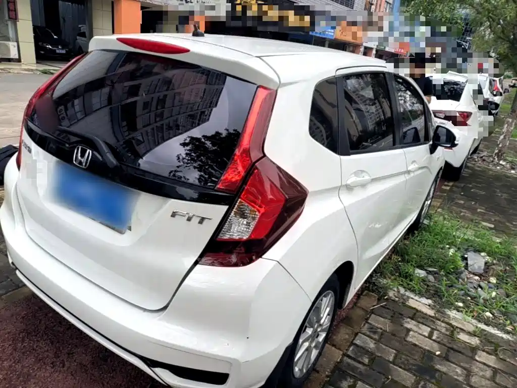 Honda Fit — фото 7