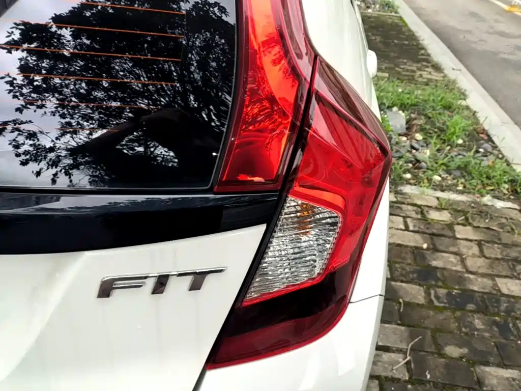 Honda Fit — фото 8