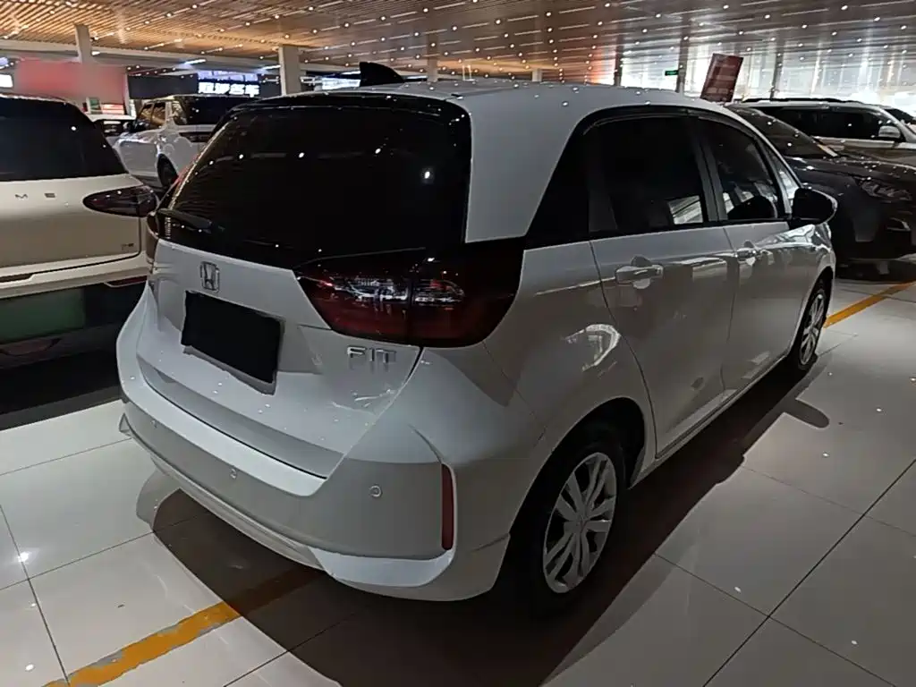Honda Fit — фото 7