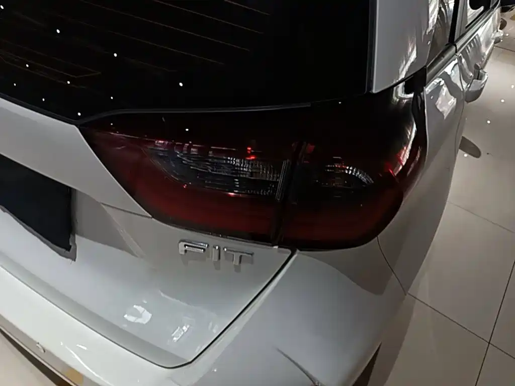 Honda Fit — фото 8
