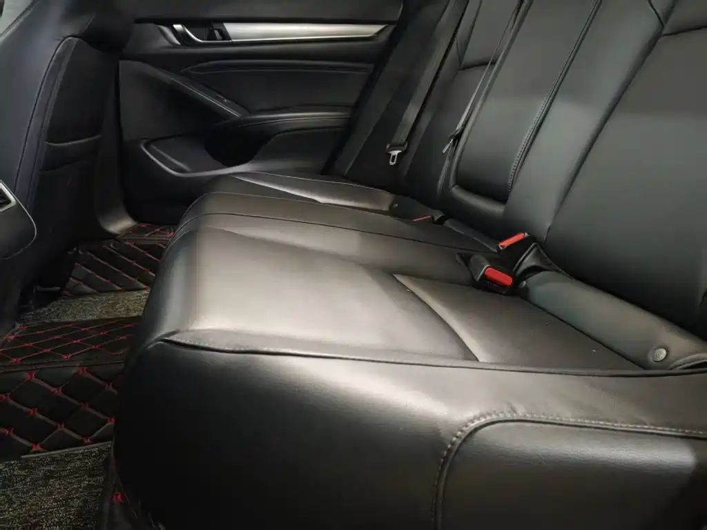 Honda Accord — фото 18