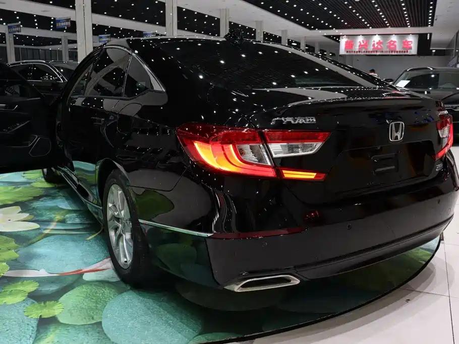 Honda Accord — фото 22