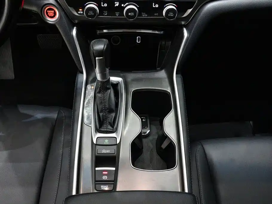 Honda Accord — фото 10