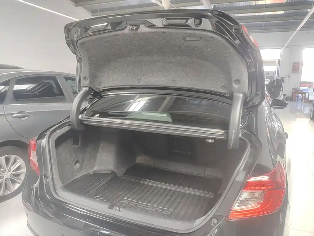 Honda Accord — фото 15
