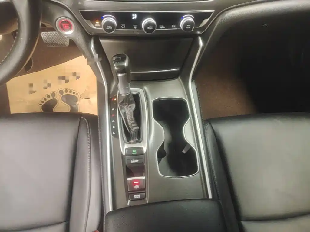 Honda Accord — фото 10