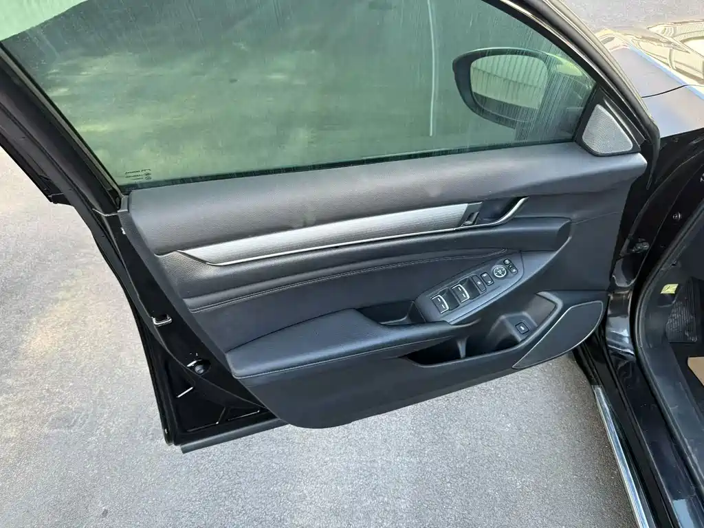 Honda Accord — фото 9