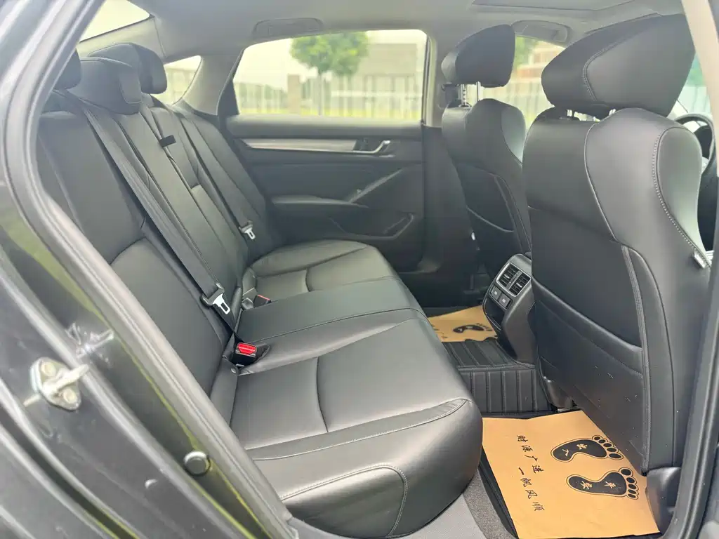 Honda Accord — фото 11