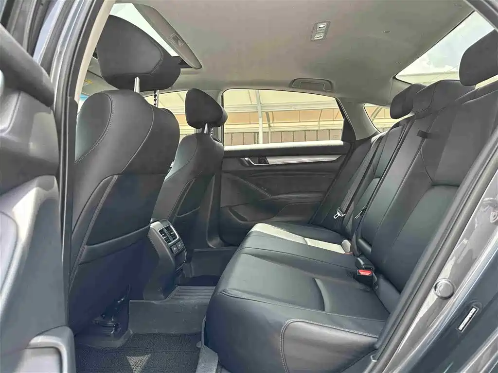 Honda Accord — фото 17