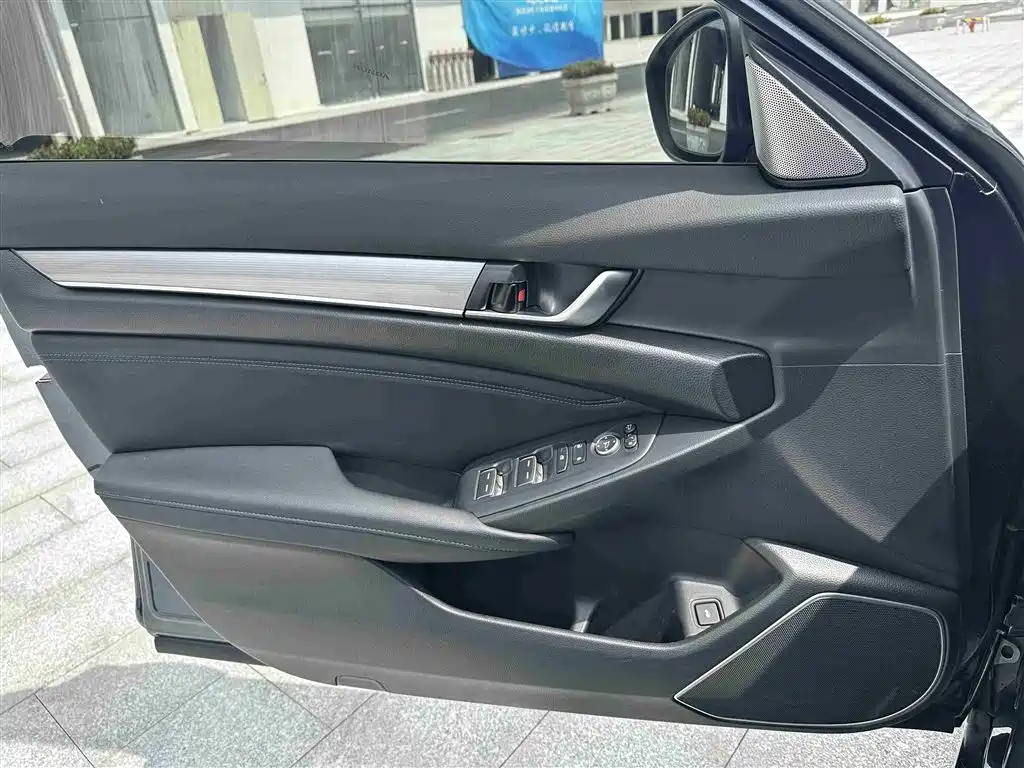Honda Accord — фото 6