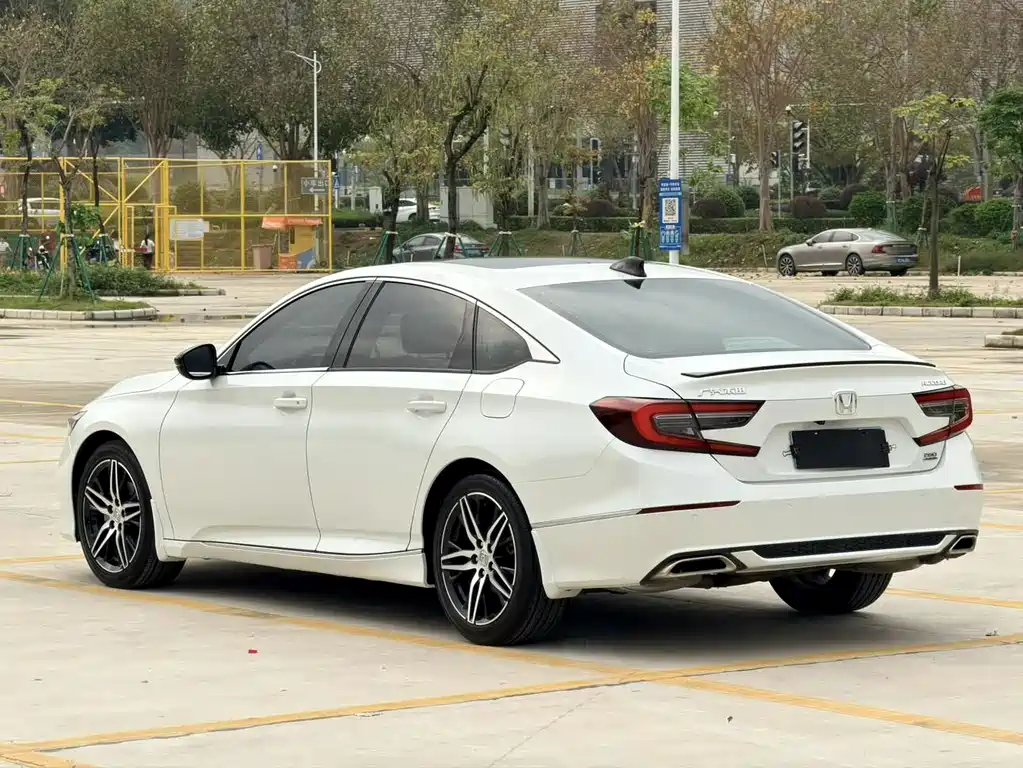 Honda Accord — фото 6