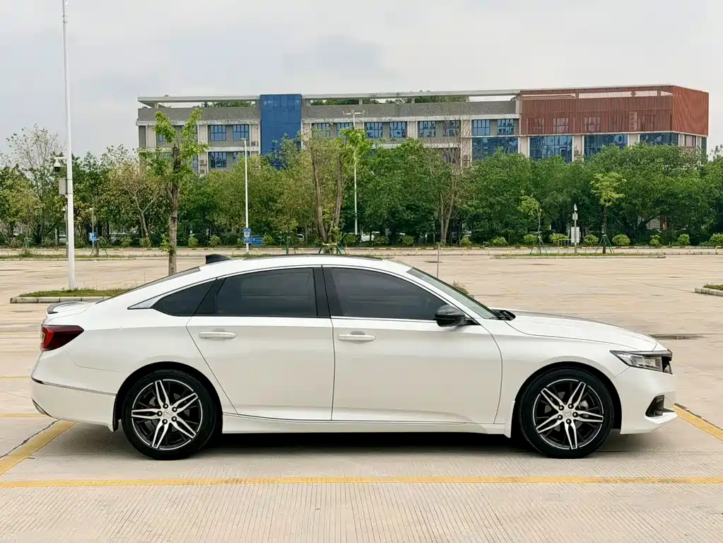 Honda Accord — фото 7