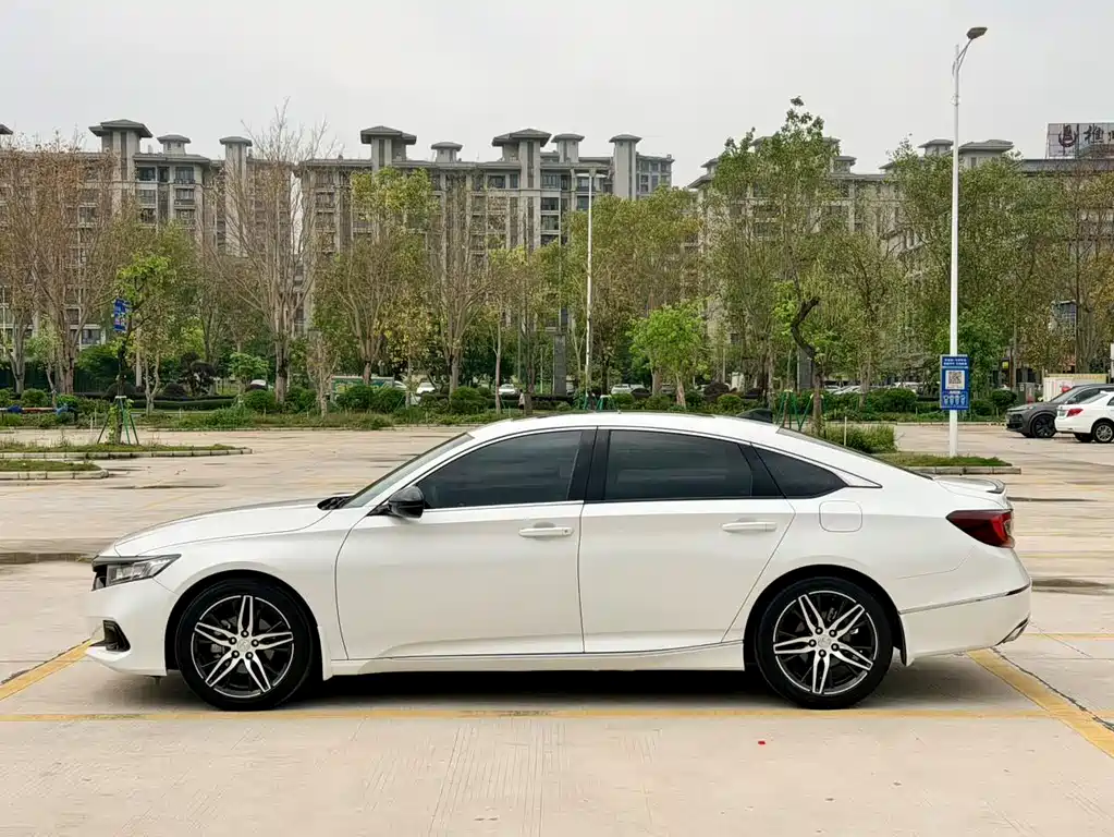 Honda Accord — фото 8