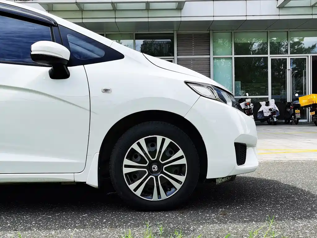 Honda Fit — фото 7