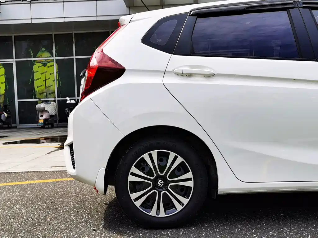 Honda Fit — фото 8