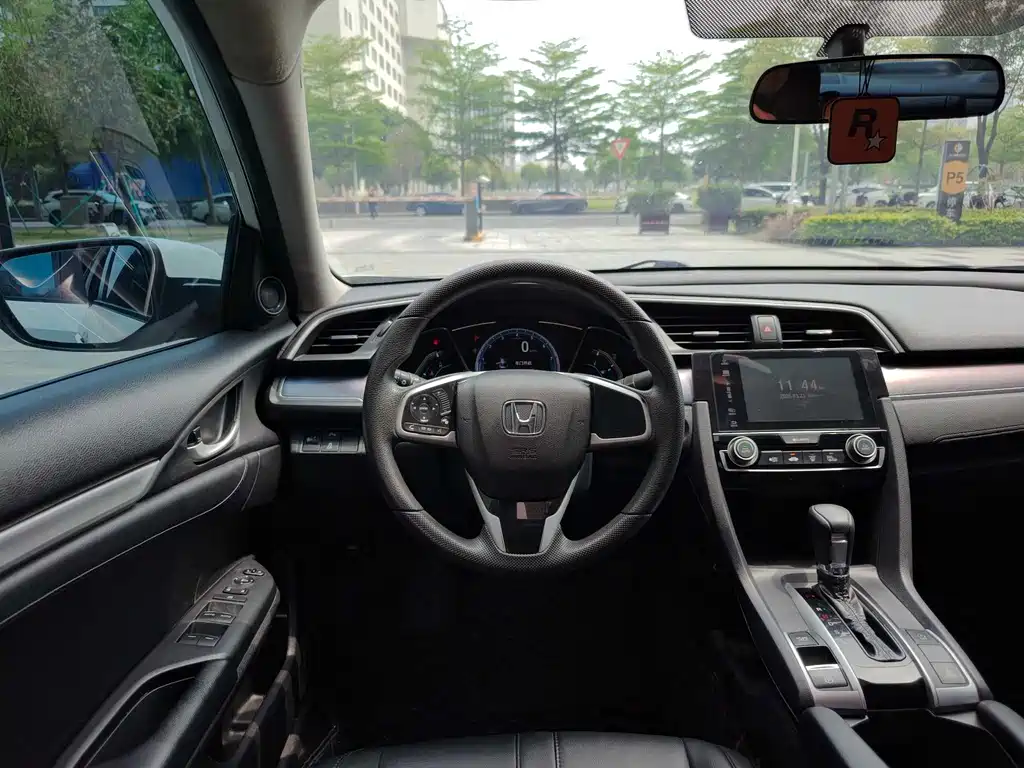 Honda Civic — фото 11
