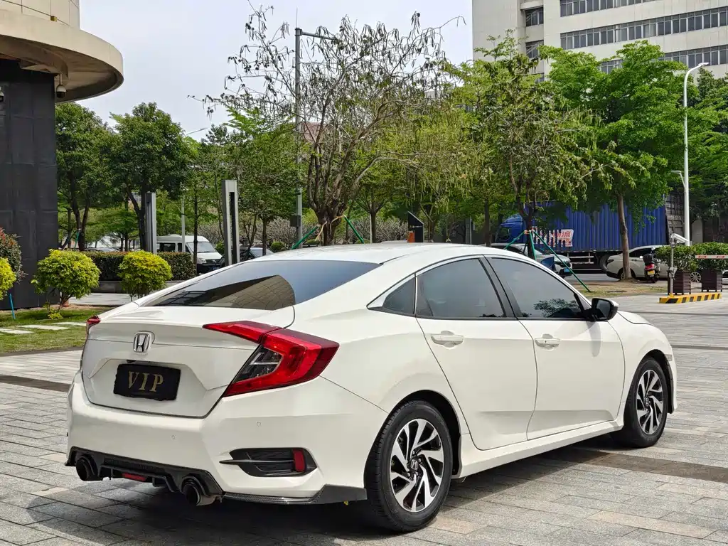 Honda Civic — фото 14