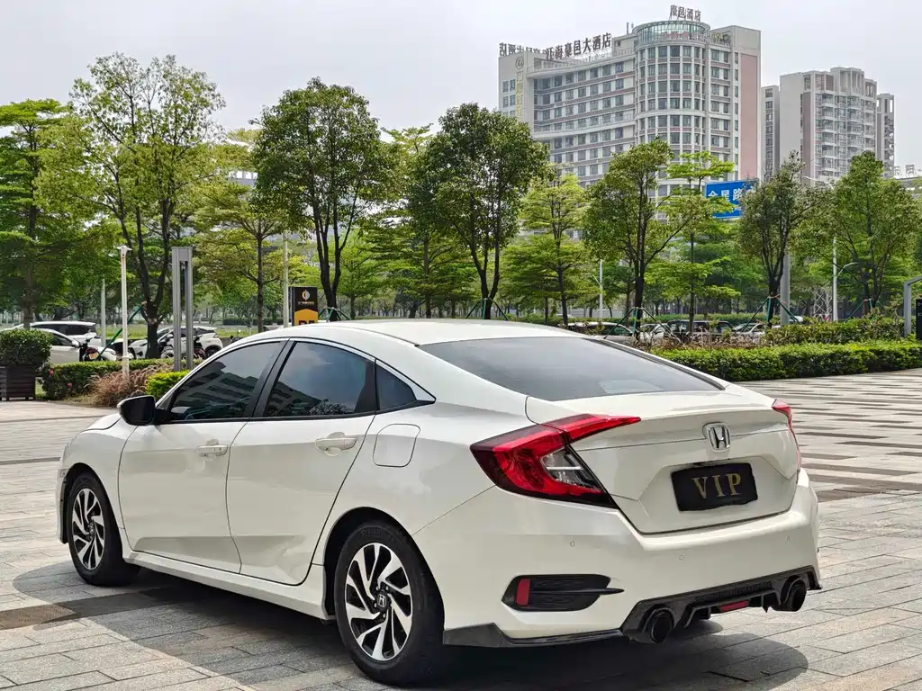 Honda Civic — фото 15