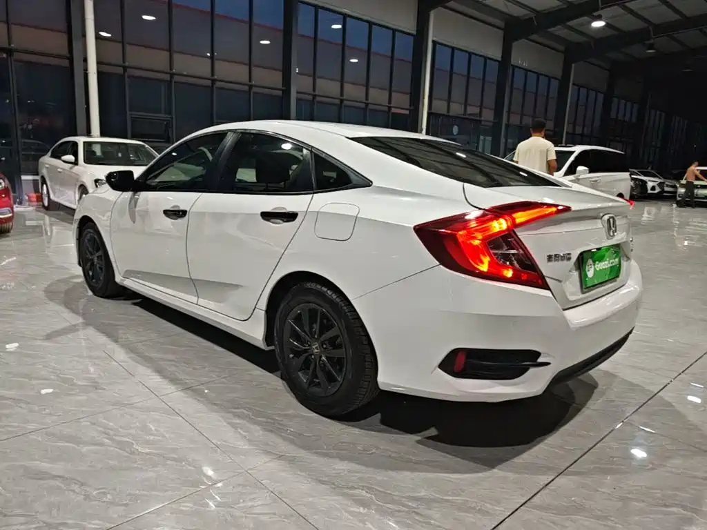 Honda Civic — фото 5