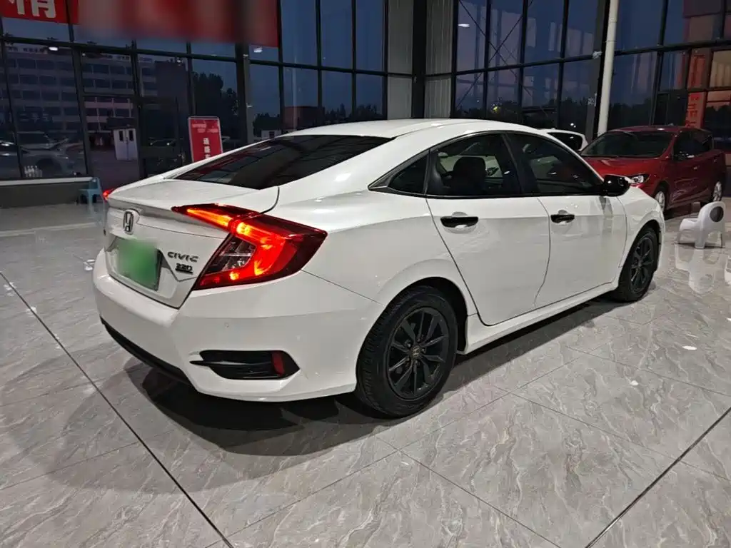 Honda Civic — фото 7