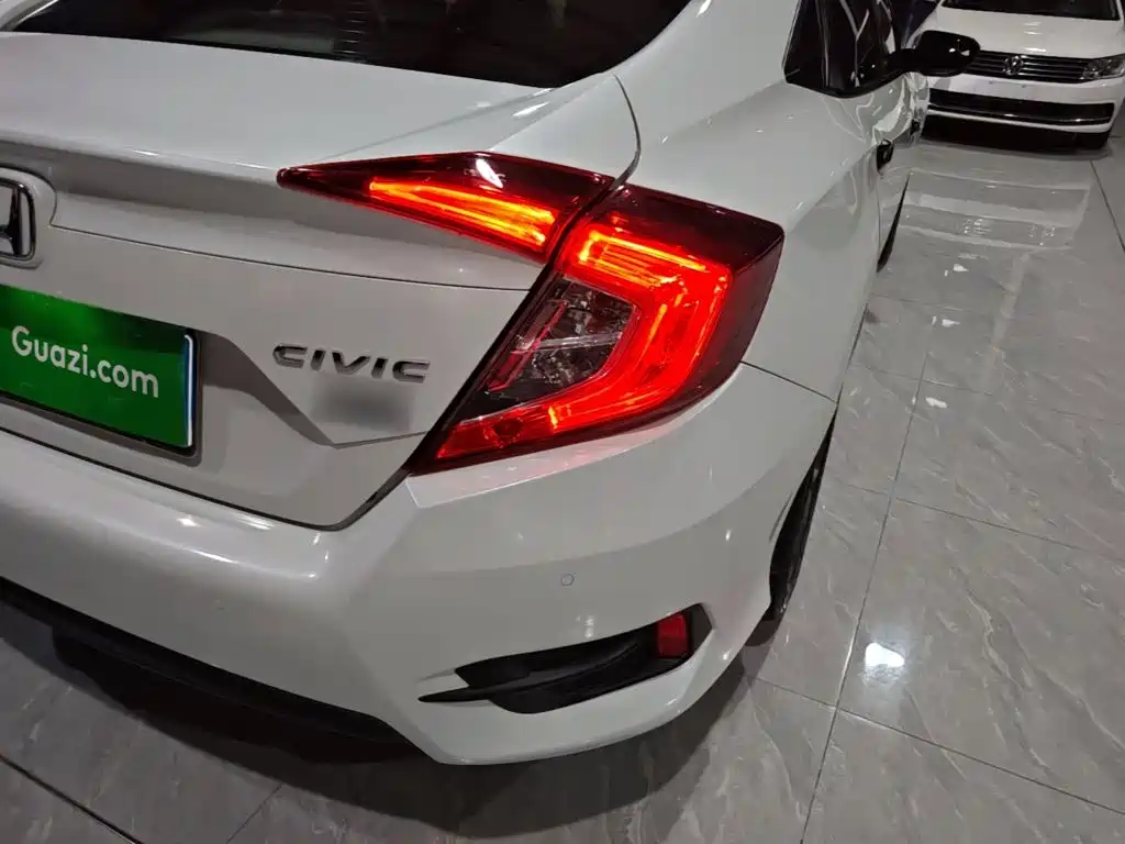 Honda Civic — фото 8