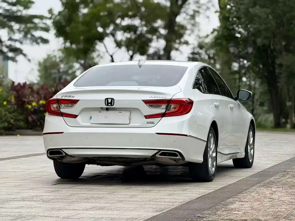 Honda Accord — фото 8