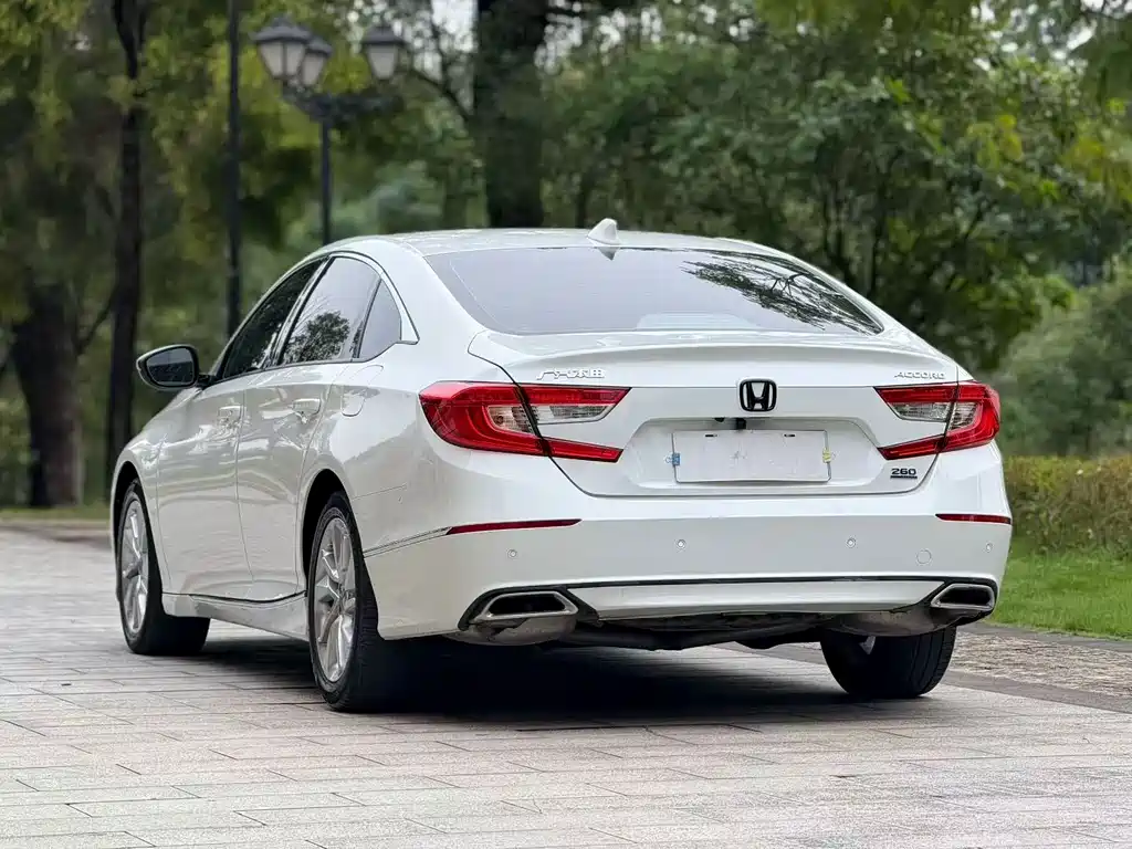 Honda Accord — фото 9