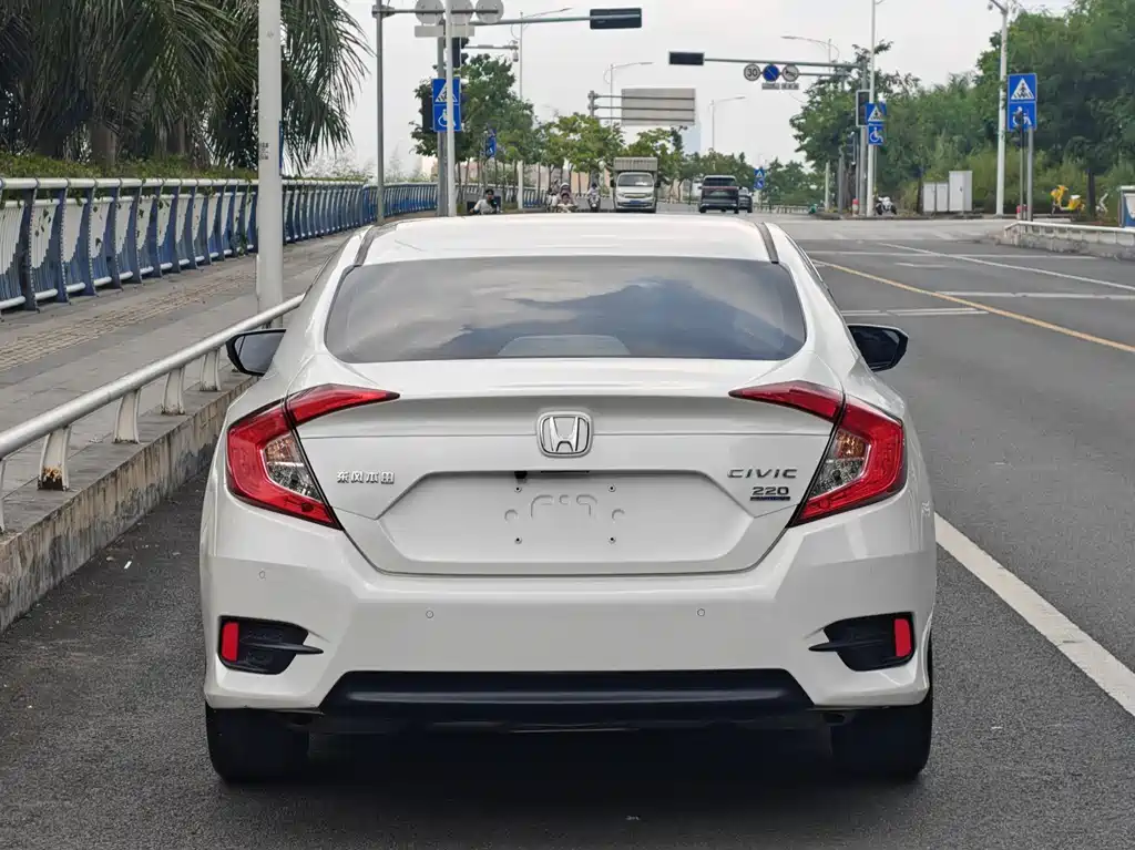 Honda Civic — фото 7