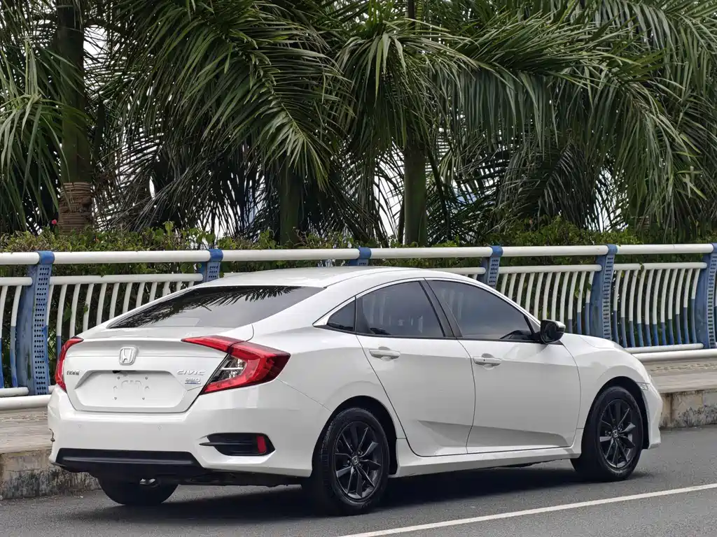 Honda Civic — фото 8