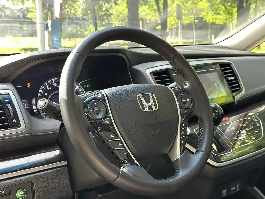 Honda Odyssey — фото 11
