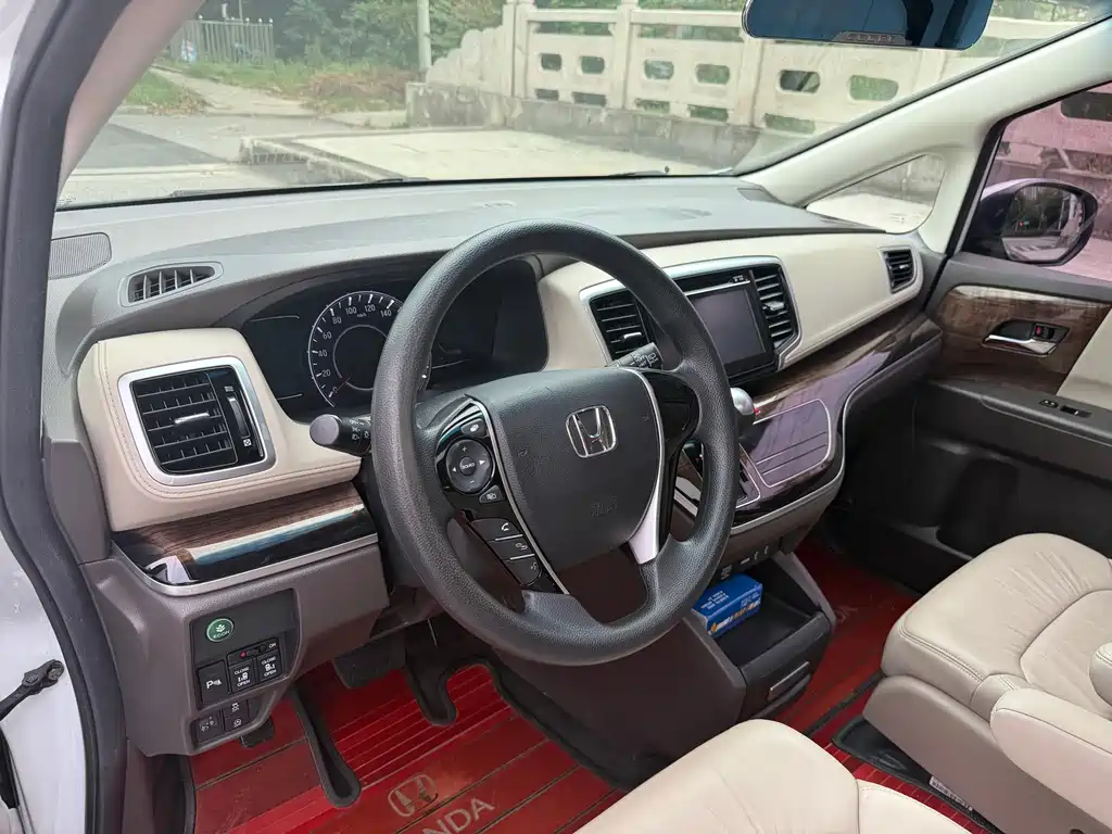 Honda Odyssey — фото 13