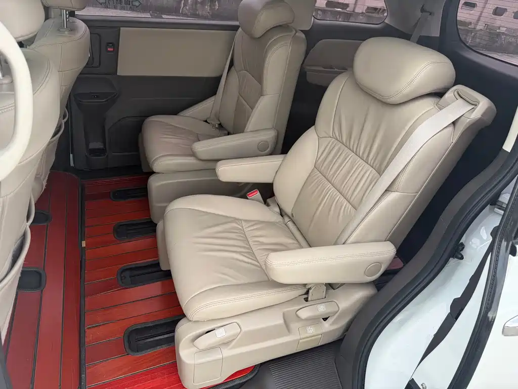 Honda Odyssey — фото 17