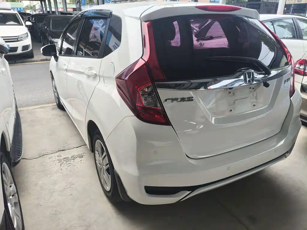 Honda Fit — фото 11