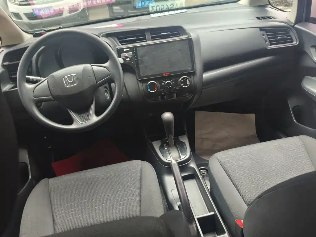 Honda Fit — фото 10