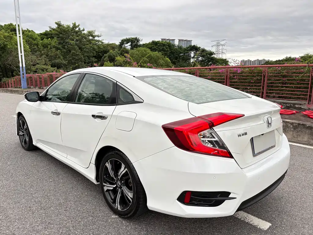 Honda Civic — фото 5